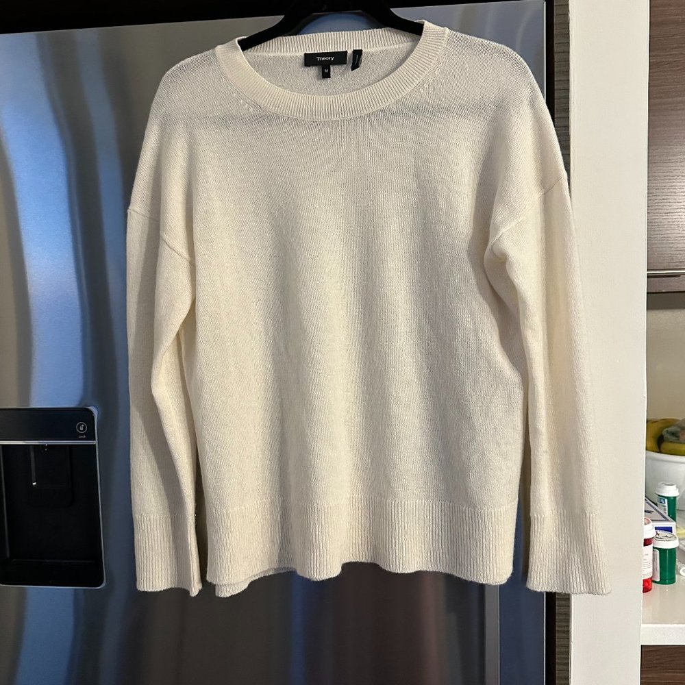 Theory Crew Neck Cashmere Sweater size M